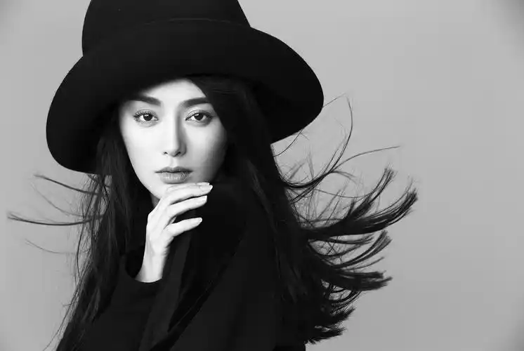 我羡慕她乌黑靓丽的秀发!