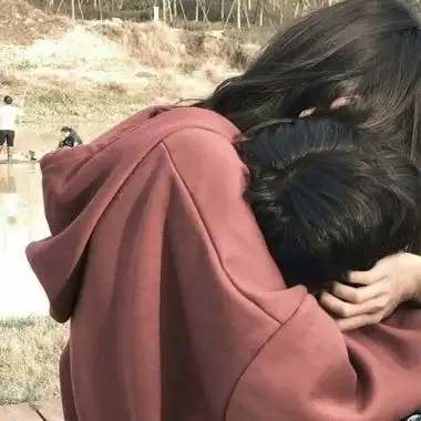 很强占有欲的真人情侣亲亲头像 甜到炸的双人接吻微信情头_情侣头像_