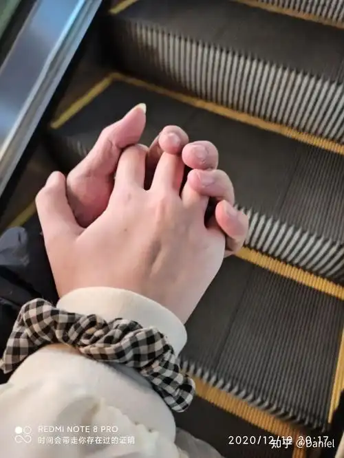 网恋奔现异地恋情侣可以有多甜