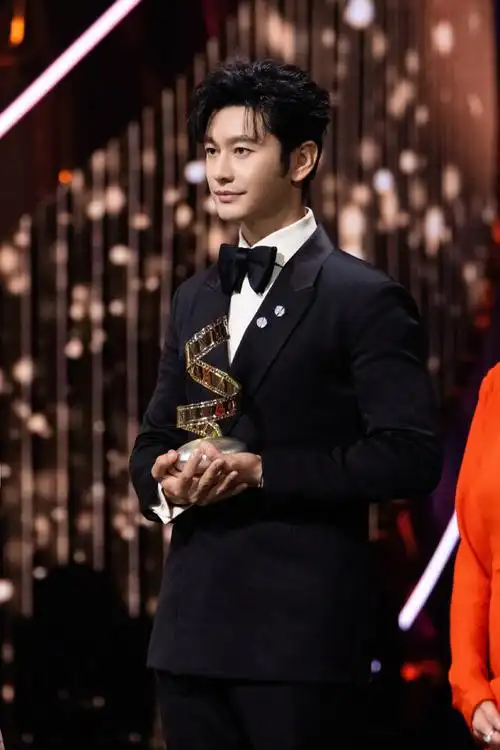 老粉都没认出黄晓明