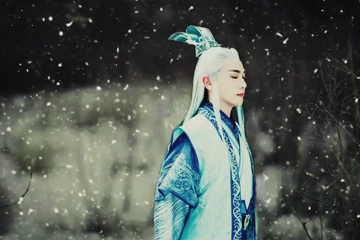 古装四大白发美男:高伟光有气质,马天宇太妖冶,而他最让人着迷