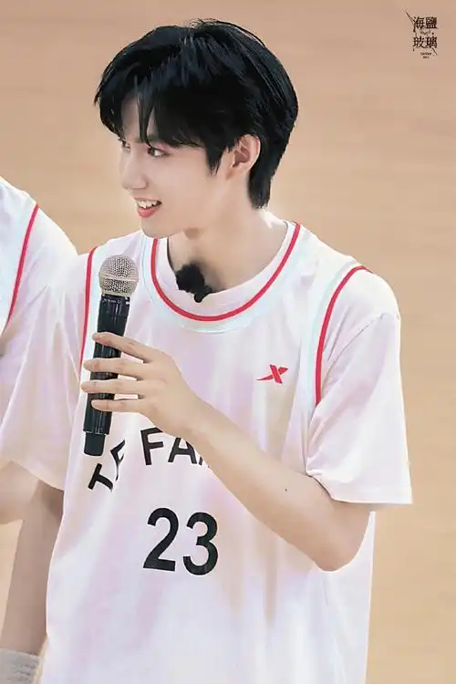 刘耀文夏日运动会饭拍##刘耀文预测自己能成为mvp