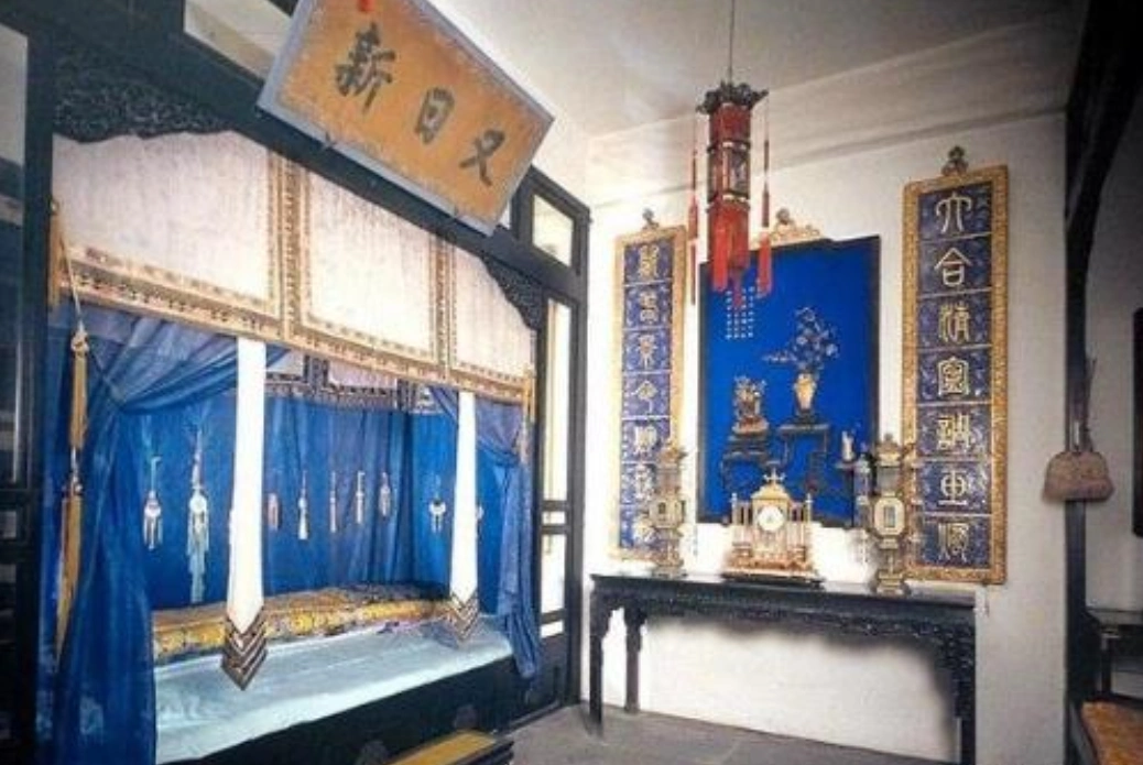 故宫里的床为什么看起来都比较小?皇上和皇妃住着能舒服吗?