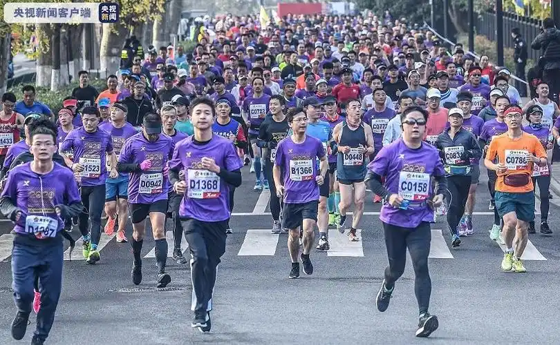 2020南京马拉松暨全国马拉松锦标赛鸣枪开跑!