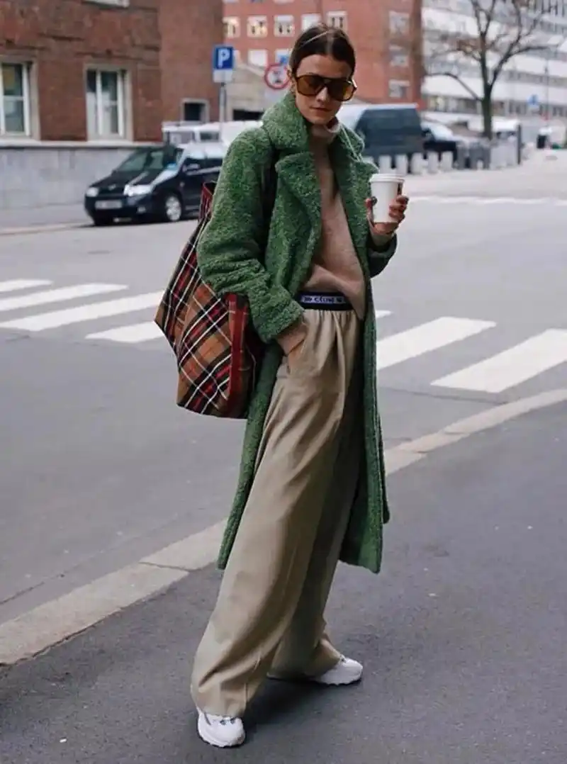 冬季绿色大衣穿搭攻略,时髦靓丽-服装潮流搭配-cfw服装设计网手机版