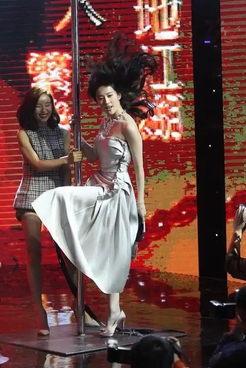 刘亦菲跳女团舞看江一燕的表情就知道刘亦菲跳舞有多美了