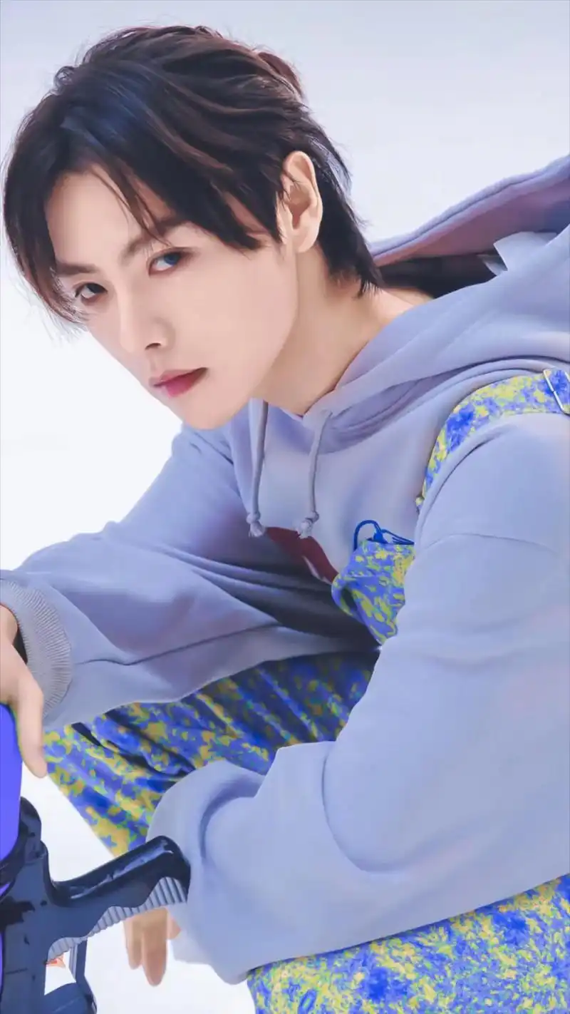 肖宇梁!腹肌是自己练的,武术是爸爸教的,985是自己 - 抖音