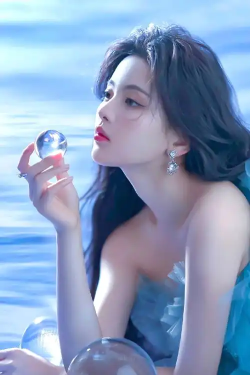 杨超越谧蓝水晶球大片