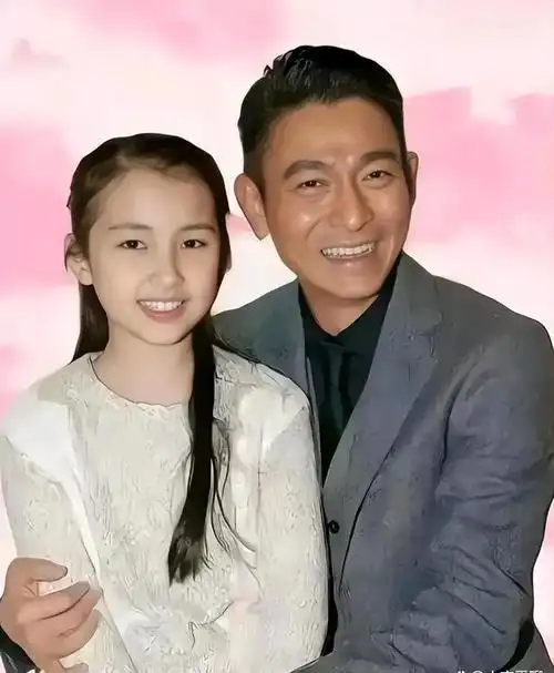 刘德华闺女高调亮相,太漂亮了吧,怕是娱乐圈颜值最高的星二代了