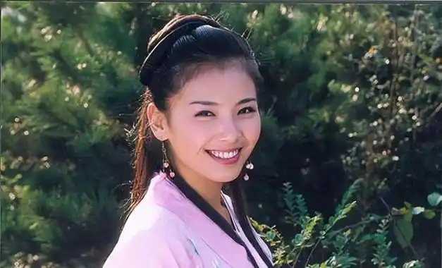 张纪中认为刘涛和阿珠的形象非常契合,于是他邀请刘涛出演《天龙八部