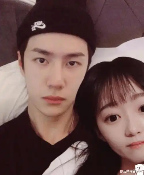 在这张照片中我们可以看到,原来这个女生把自己当成了王一博的女朋友