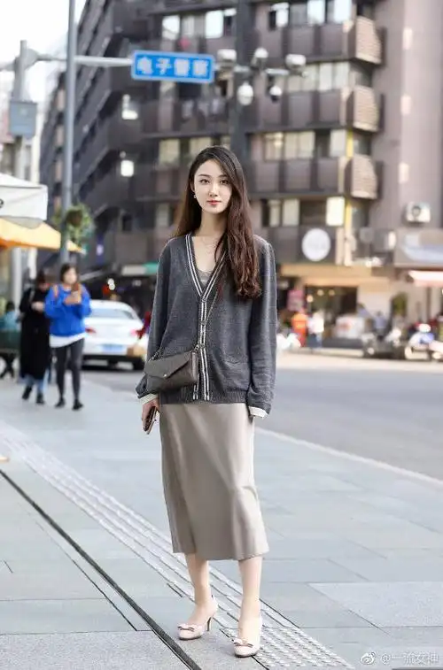 街拍的气质美女女神范十足