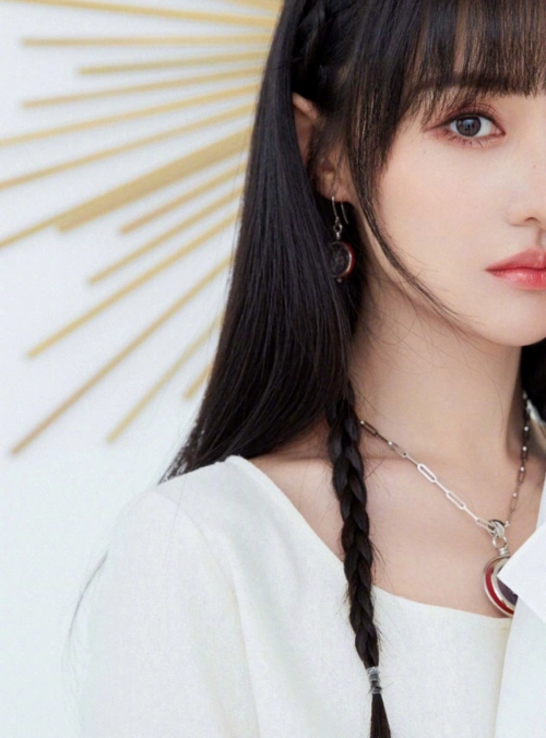 郑爽真是"甜美"小仙女,锁骨发搭配白色连衣裙清爽时髦,美腻了