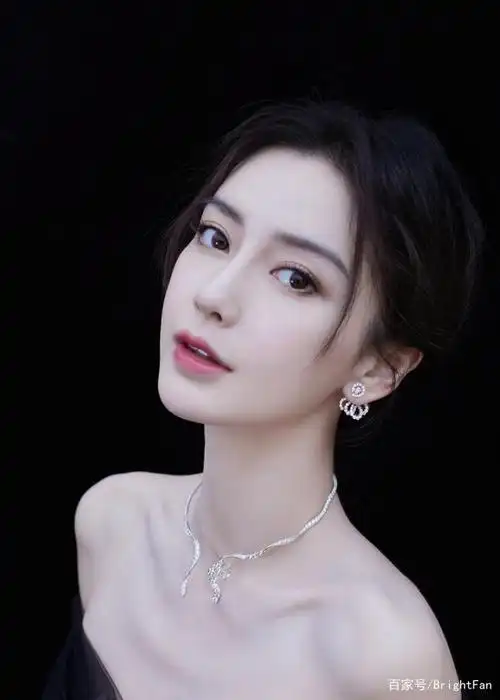 angelababy杨颖黑花裙知性优雅写真图片