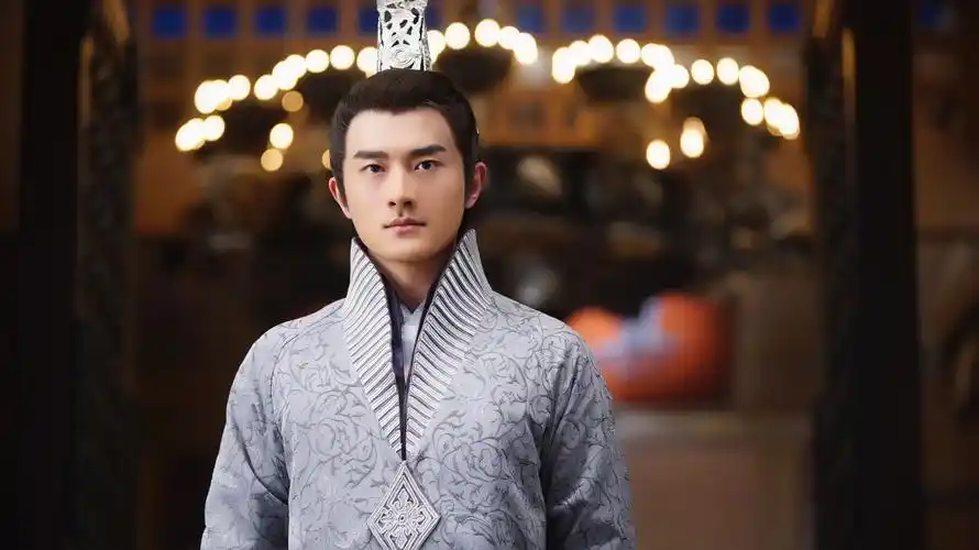 由梁胜权,李伟基执导,周渝民,迪丽热巴,张彬彬,樊驿宁等主演的古装