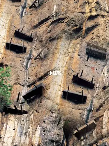 江西龙虎山千年悬棺之谜!