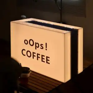 亚克力通体发光灯箱 创意u型设计 让店招更有个性