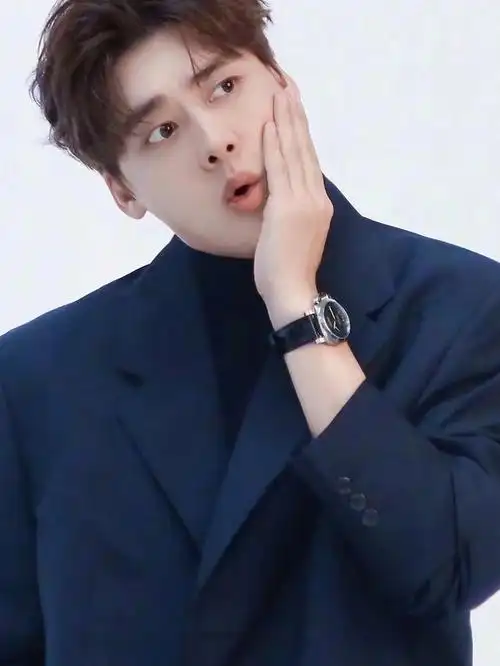 太可爱了吧!直击心脏救命sos#李易峰时装男士开年双封  #李易峰