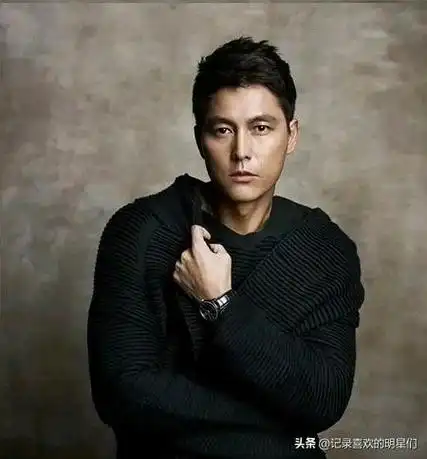 一起来看看韩国这两位帅气迷人十足的大叔级别男演员吧!