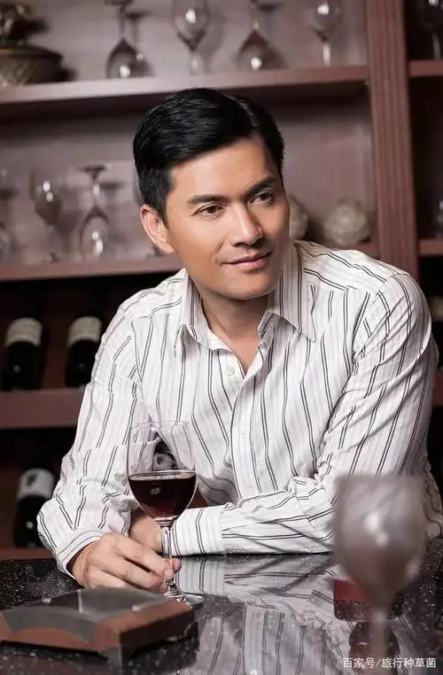 63岁的吕良伟看着像36:你的身材里藏着你的自律