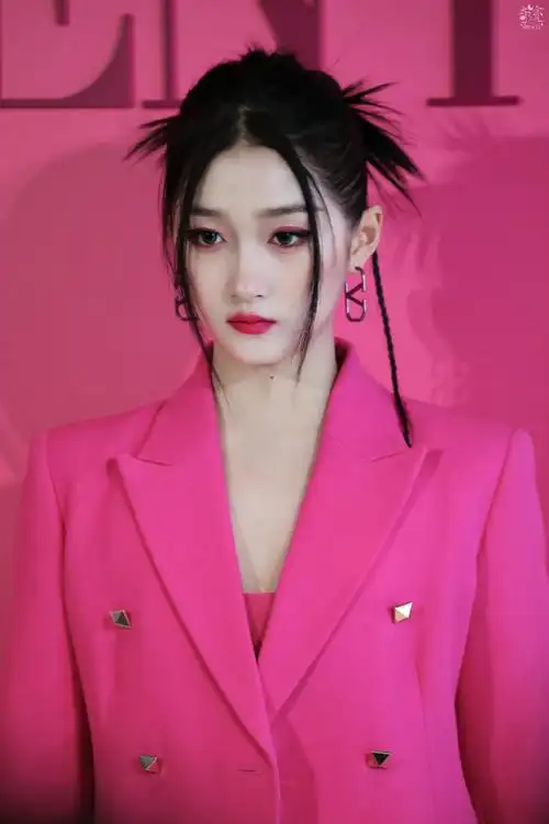 关晓彤阿那亚活动生图