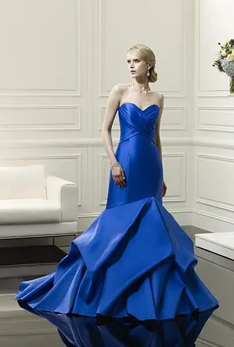 淡蓝色礼服美翻天