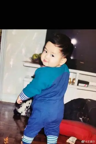 每逢佳节必爆照|今日份童年照富人王嘉尔