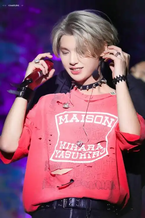 黄明昊angellove金发舞台