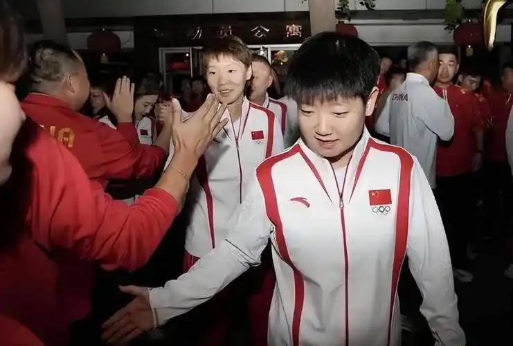 樊振东和王楚钦近几年的表现也十分亮眼,00后的王楚钦还包揽了国际