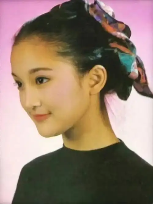 贾玲新电影让人想起了16岁的周迅和那个大胆的80年代