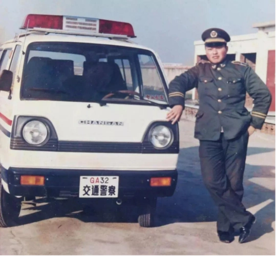 中国老牌警车盘点,致敬"警察节"!
