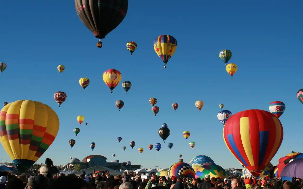 美丽五彩热气球天空飞翔个性高清图片电脑桌面壁纸 第二辑