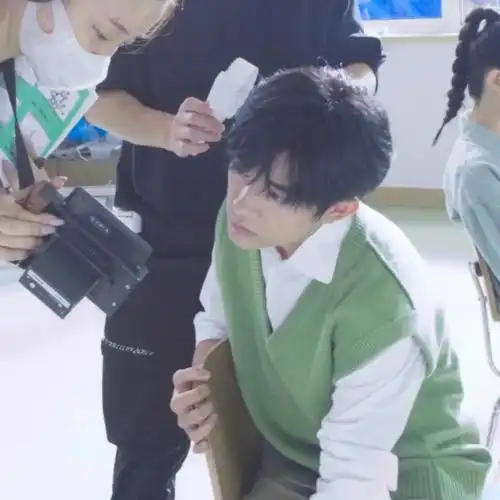 不装了,摊牌了    这都是来自我视角下的易烊千玺#易烊千玺  #女友