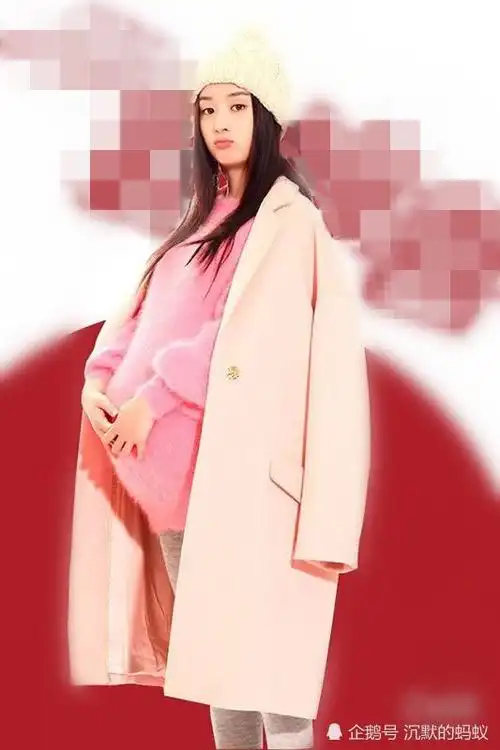 赵丽颖化身大肚孕妇双手抚摸孕肚母爱十足