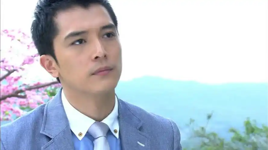 桌面壁纸 明星图片 > 正文  本文 邱泽帅气图片_超酷超拽的男明星由