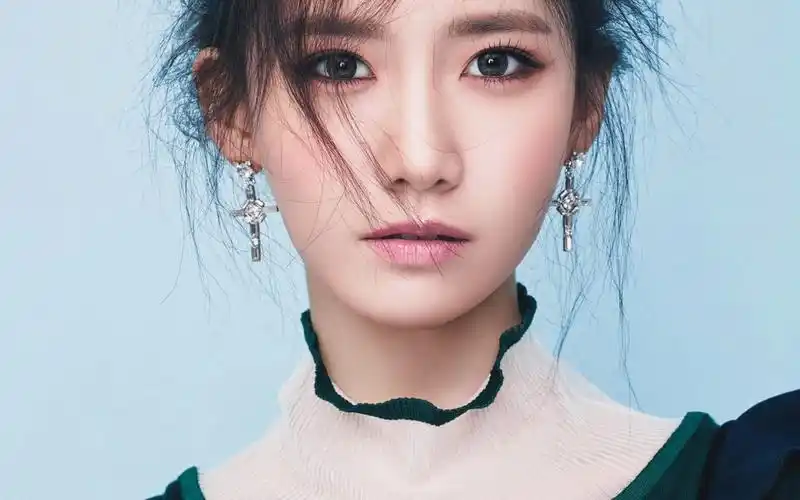 林允儿:用杂志封面诠释时尚与自我