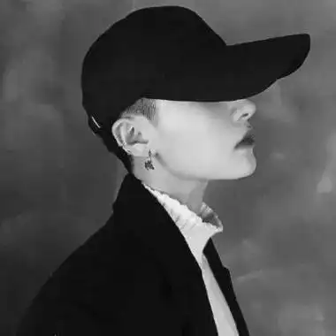 黑白男生头像:斯文败类我很喜欢