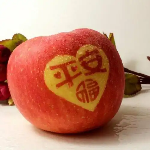 "平安果"象征着平安,祥和之意,送苹果代表送的人祝福接受平安果的人