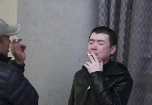 2,冯小刚胡歌可是很多人的男神了,不见长得帅气性格好,还演技不错充实