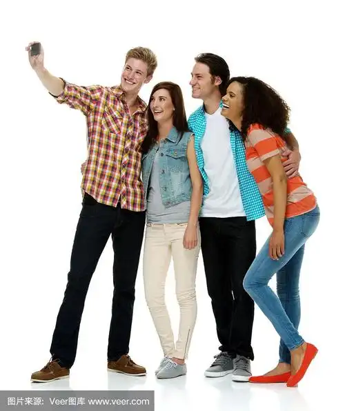 四个人在摆姿势自拍