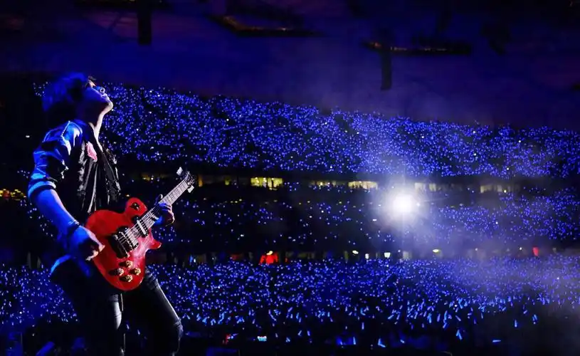 原创五月天吉他手怪兽升级当爸晒出和女儿的合影很是幸福