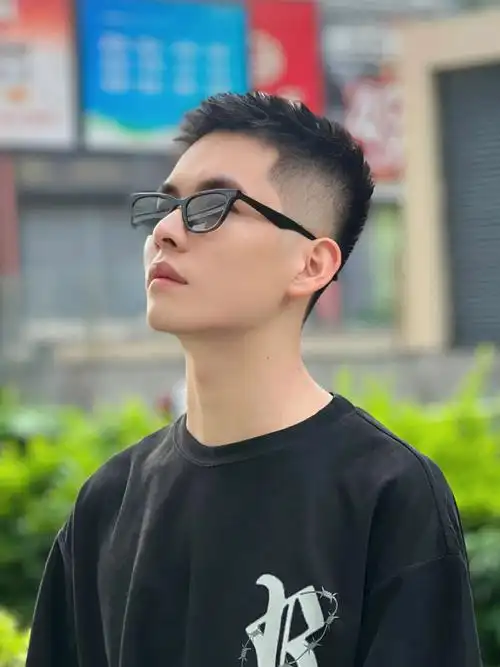男生精致短发显气质 显精神.#换个短发,颜值翻倍!