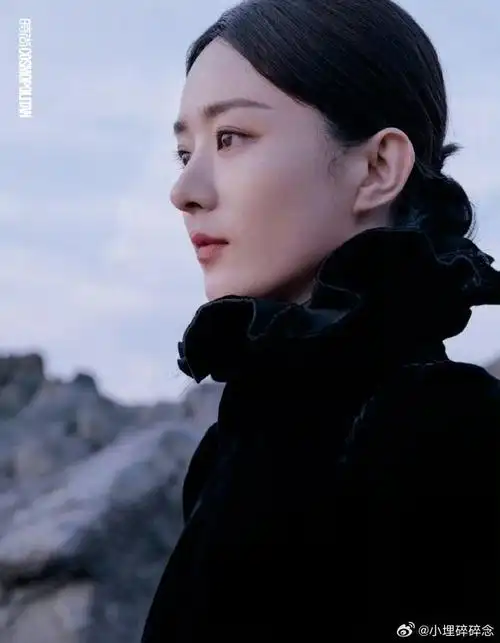 赵丽颖深v侧颜##赵丽颖时尚cosmo8月刊