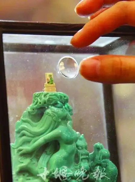 毫厘世界的湖北微雕大师2厘米头发刻下308个字母图