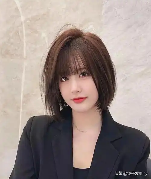头发少个子不高脸盘大个子不高脸大适合什么发型