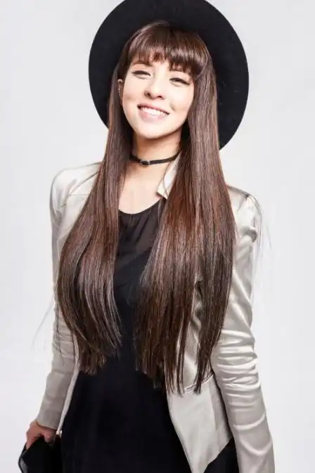 p>李邹珺(贝贝),1987年7月31日出生于湖北省武汉市,中国内地女歌手.