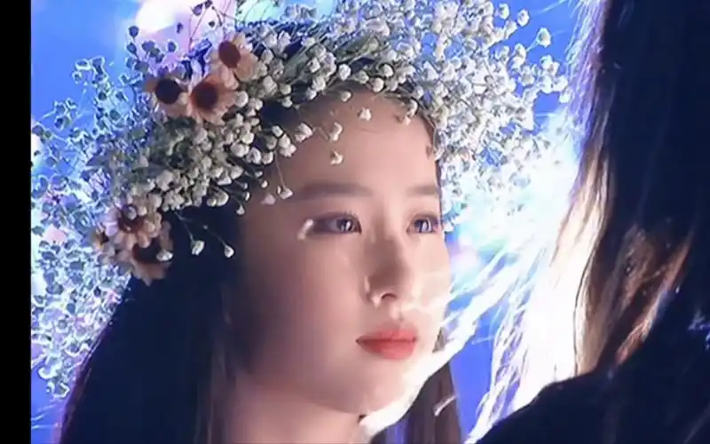 刘亦菲小龙女的花环造型真的惊艳了好多年