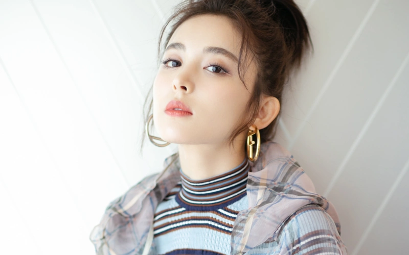 美女明星古力娜扎桌面壁纸