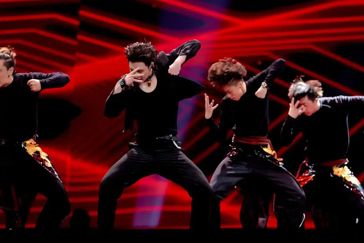 张艺兴#krump(狂派舞蹈)的绝对力量,千年尘沙掩不住的耀眼锋芒,融合