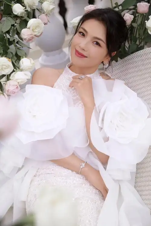 一会儿见～#大众电影2023大湾区音乐汇#刘涛超话化妆:@张梦音发型